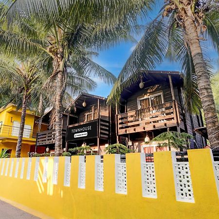 Hotel Super Townhouse Morjim Exterior foto