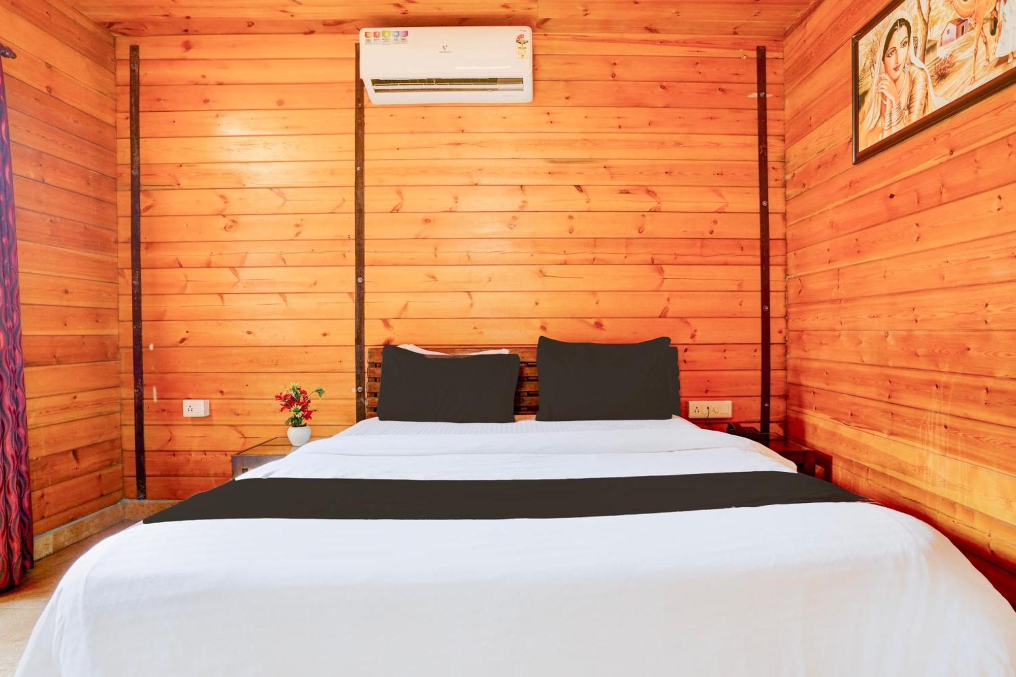 Hotel Super Townhouse Morjim Exterior foto