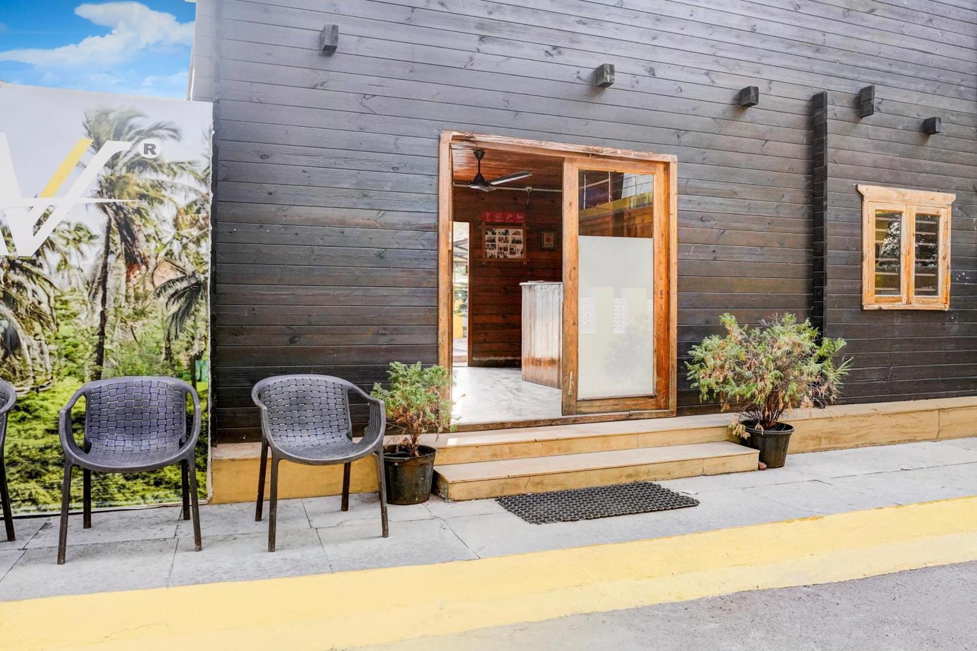Hotel Super Townhouse Morjim Exterior foto