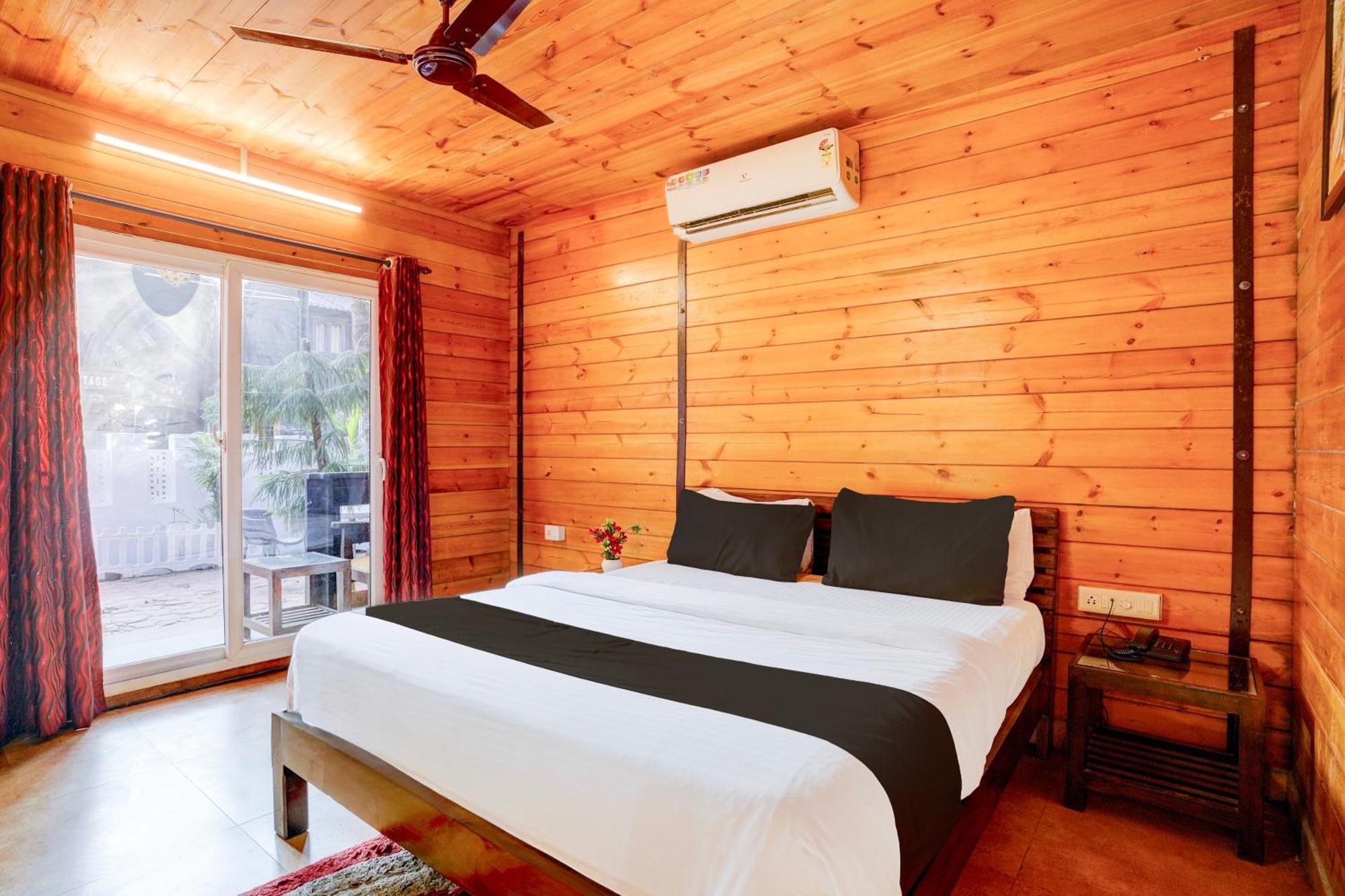 Hotel Super Townhouse Morjim Exterior foto