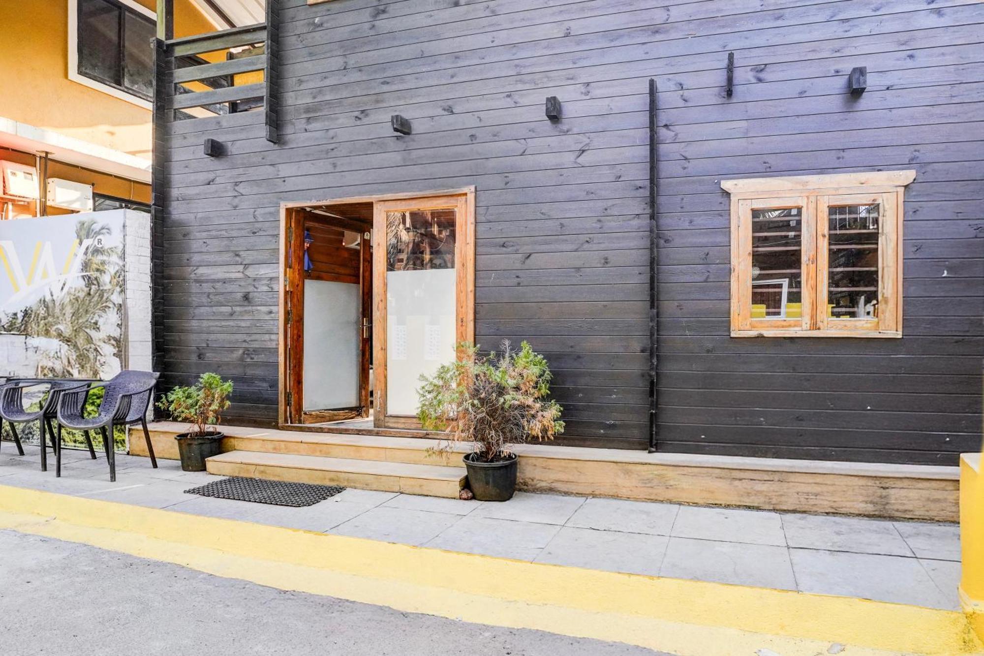Hotel Super Townhouse Morjim Exterior foto