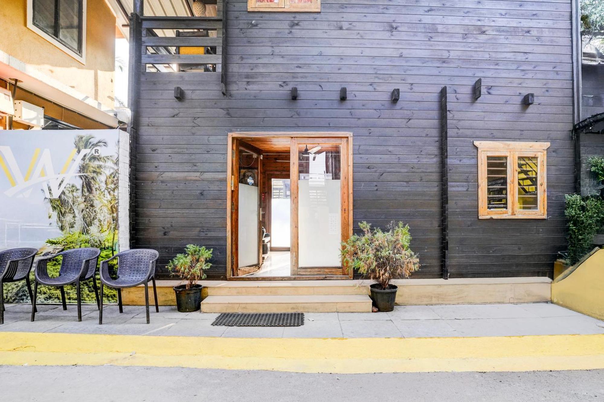 Hotel Super Townhouse Morjim Exterior foto