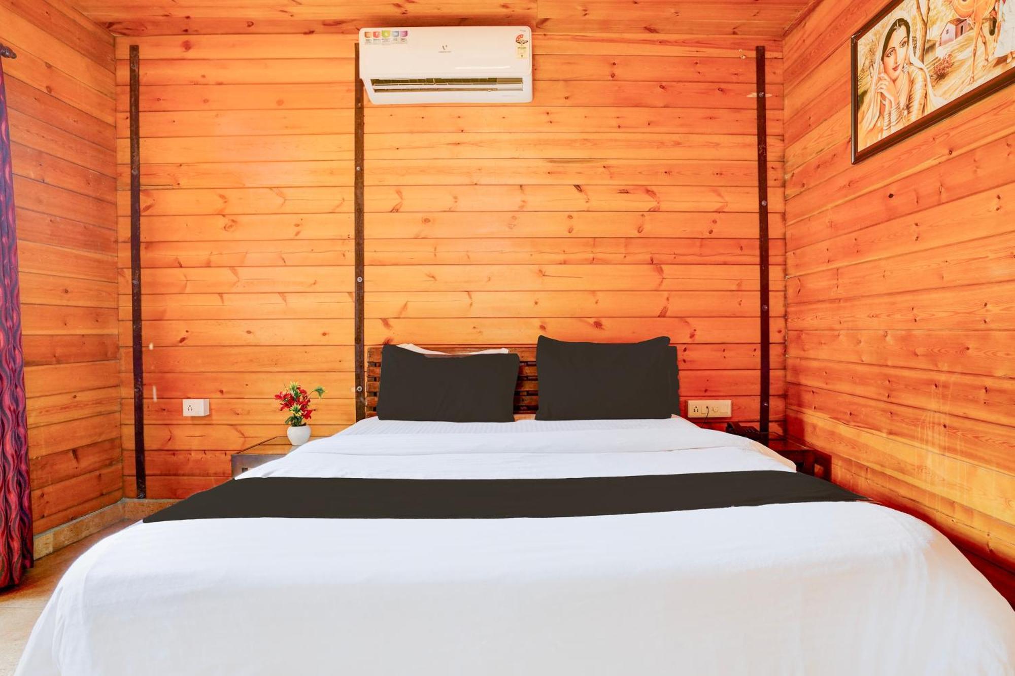 Hotel Super Townhouse Morjim Exterior foto