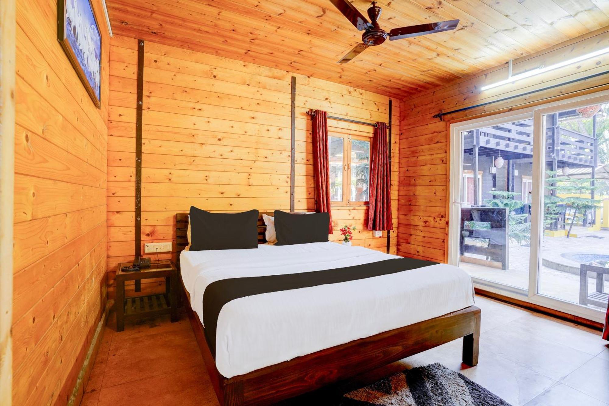 Hotel Super Townhouse Morjim Exterior foto