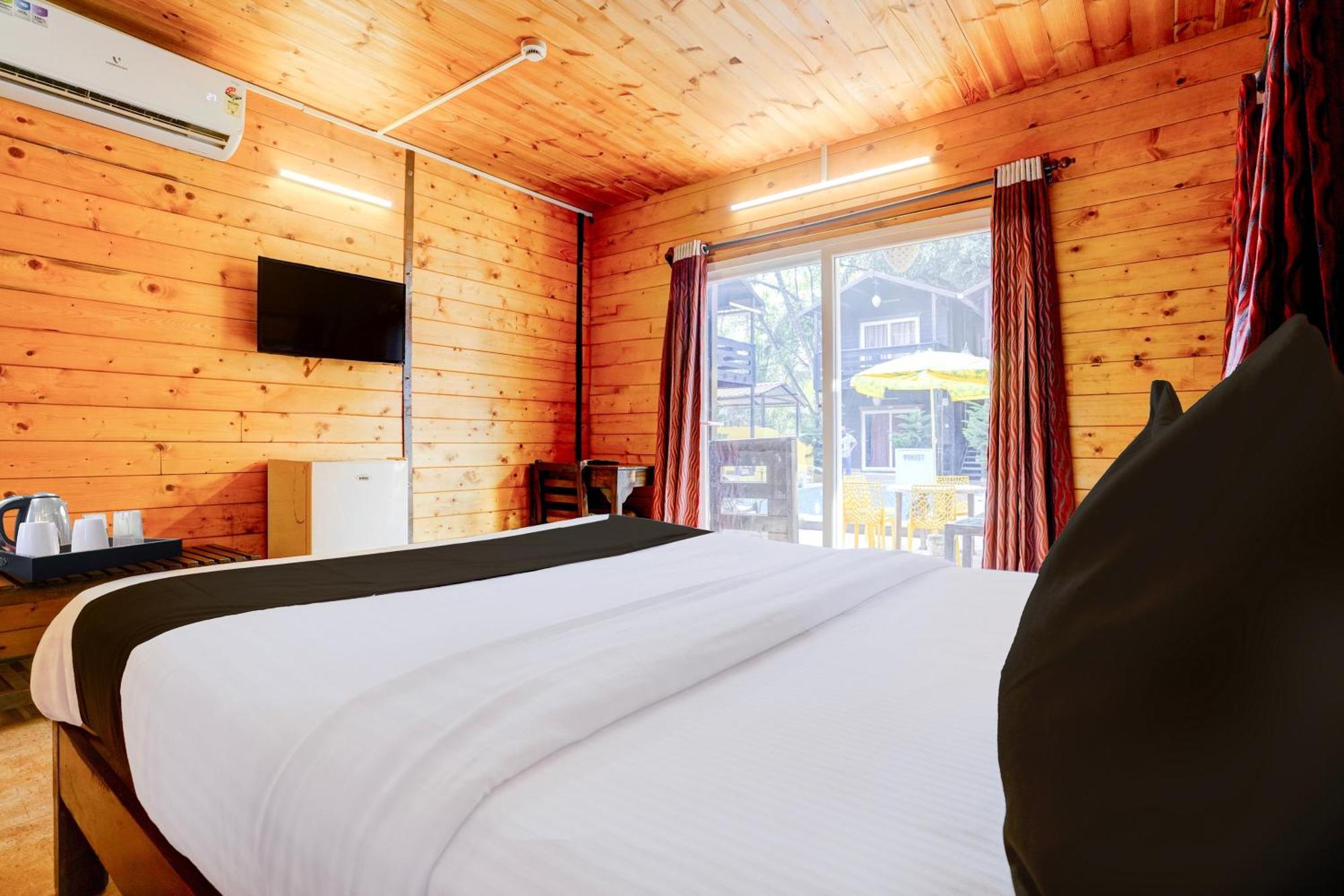 Hotel Super Townhouse Morjim Exterior foto