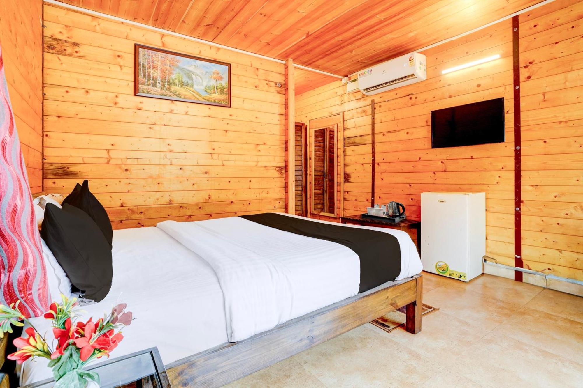 Hotel Super Townhouse Morjim Exterior foto